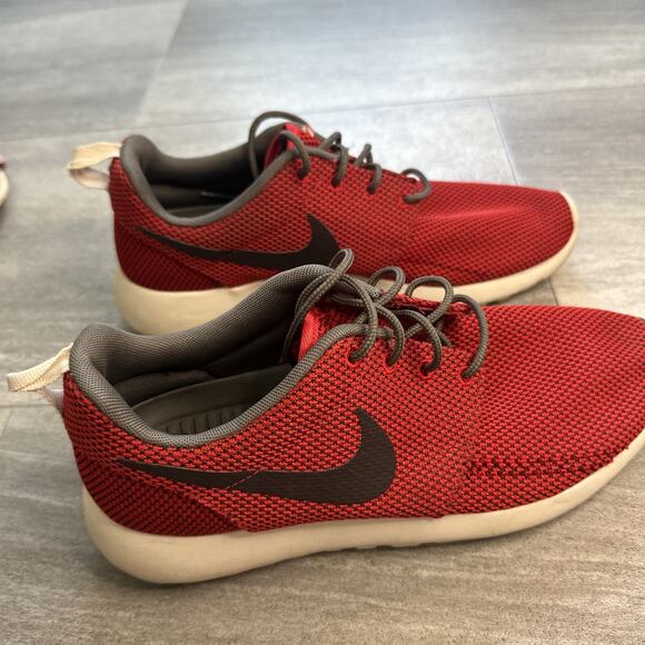 Nike Rosherun Red Shoes Men's 7 Lightweight Running 511881-622 - Picture 5 of 7